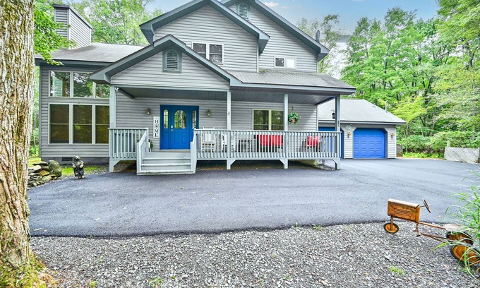 Gouldsboro Casa | Indoor Pool/HotTub GameRoom/Ski Resorts 4BR #1 Community in the Heart of Poconos