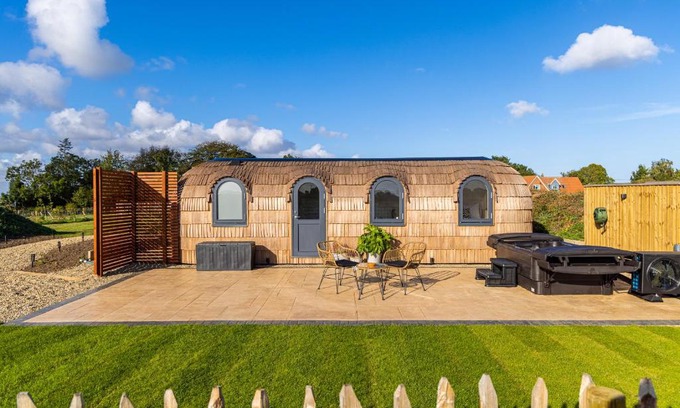 Arnold Casa | Indrek - Mayflower Meadow