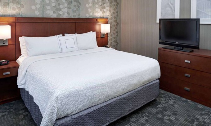Brookfield Casa | Indulge in Home-Like Comfort! Pet-friendly Property, Indoor Swimming Pool!