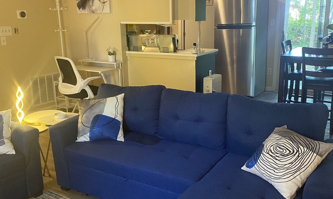 Charlotte Casa | Indulge in urban luxury with a stay in our cozy home.