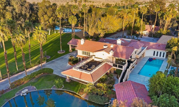 Palm Desert Casa | Inquire Amazing Coachella deals on huge Estate. 23 beds!2 pools,spas,tennis,pond