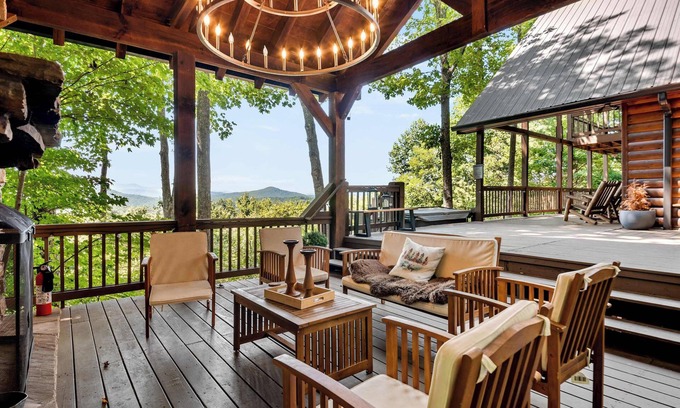 Foxfire Estates Cabina | Insane Views, Hot Tub,Game Room!