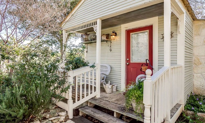 Bandera Casa | Intimate Bandera Cabin Rental for a Romantic Hill Country Getaway