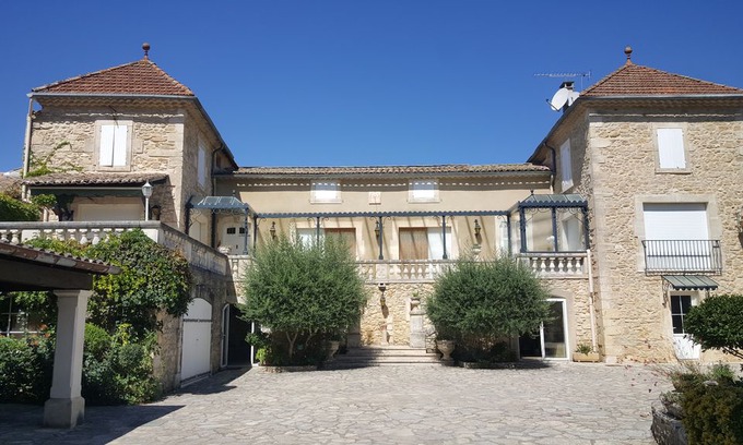 Cornillon Cama Y Desayuno | Introductory offer - Comfortable room in a character house with swimming pool