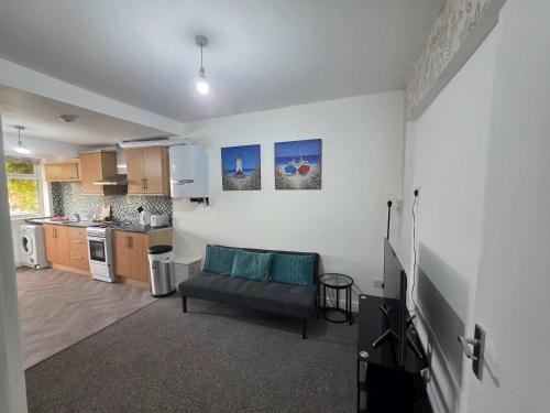 Worksop Casa | Inviting 3-Bed Home in Worksop with Street Parking