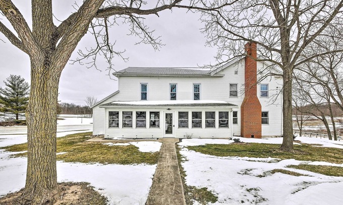 Ashland Casa | Inviting Ashland Farmhouse: 7 Mi to Downtown!