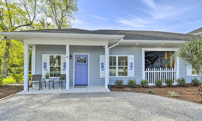 Ocean Isle Beach Casa | Inviting Home < 2 Mi to Ocean Isle Beach Pier