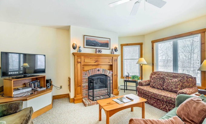 North Troy Condominio | Ski-in / Ski-out condominio de lujo en Jay Peak Resort!