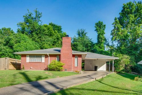 Vicksburg Casa | Inviting Vicksburg Home with Patio and Charcoal Grill!