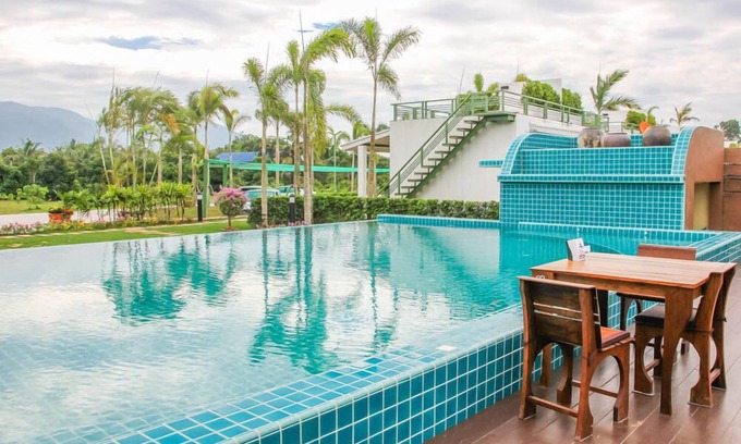 Phlap Phla Hotel | IP Plus Resort Chanthaburia - Halal Hotel