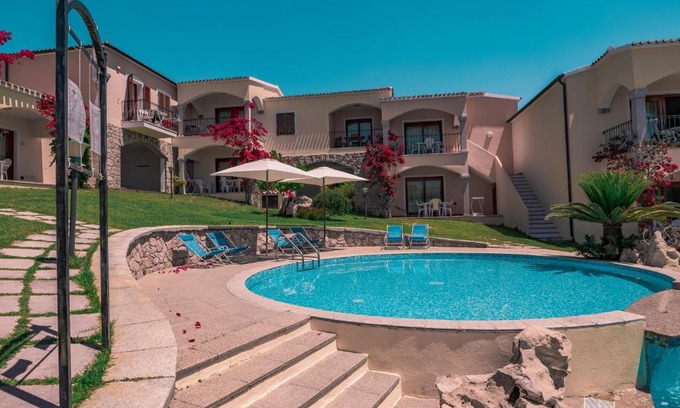 Badesi Apartamento | ISA-Residence with swimming-pool in Badesi, apartments with air conditioning and private outdoor space