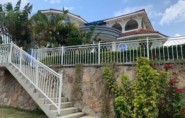 Rukungiri Casa | Ishuro Villas
