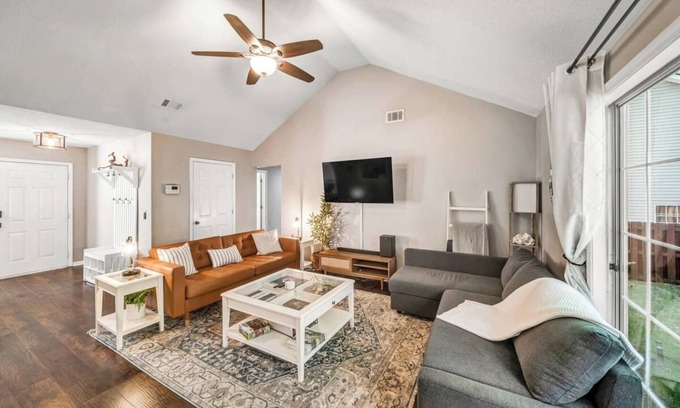 Whitemarsh Island Casa | Island Home. 15 mins to Tybee Beach & Downtown.
