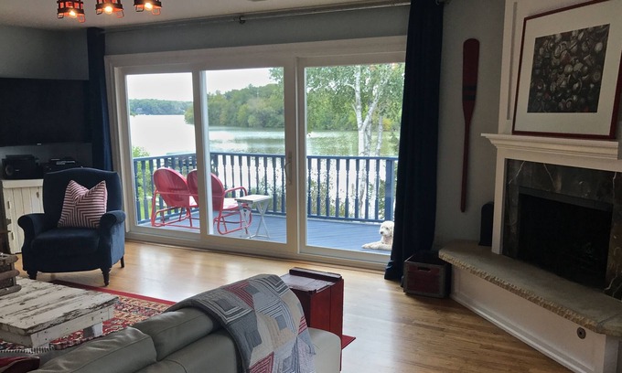 Browns Lake Casa | Frente al Paraíso con vista a la isla en un lago cristalino!