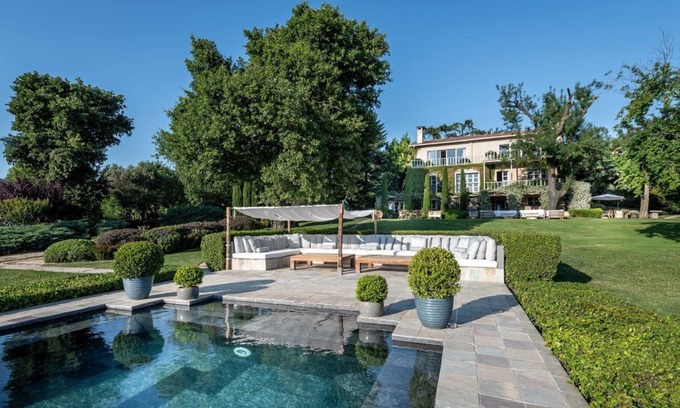 Uskudar Villa | Istanbul's Highest Hill, 22,0000m2 Garden, 6 Staff