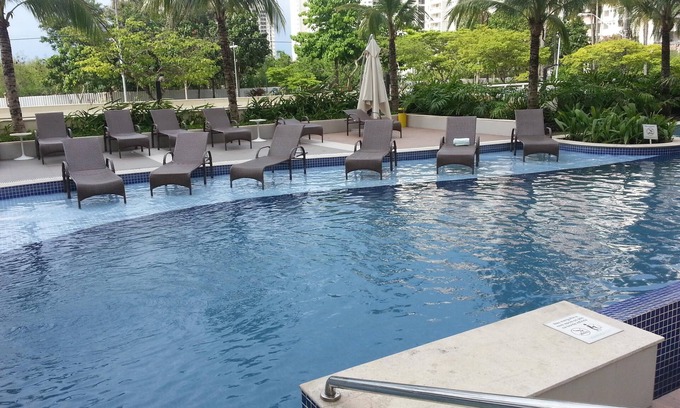 Jacarepagua Apartamento | Es una suite con muebles diseñada por arquitectos y nuevos