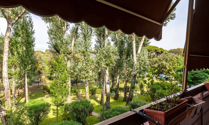 Viareggio Apartamento | Apartamento vacacional 'La Casa nel parco' cerca de la playa con terraza