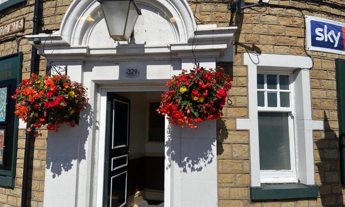 Huddersfield Casa | Ivy Green inn
