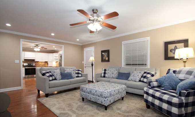 Lexington Casa | Ivy league Home - 4 Bedroom 2 Bath house