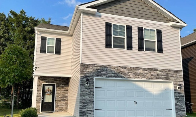 Clinton Casa | Ivy Manor Summary: Br