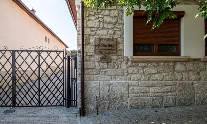 Erdobenye Apartamento | JóKissHely Vendégház