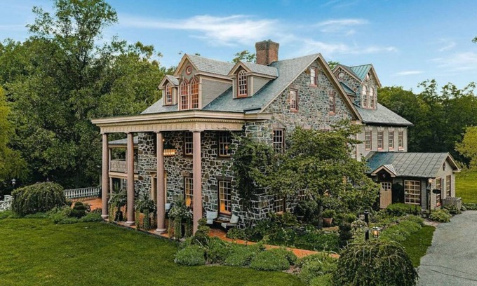 Elizabethtown Casa | J. Bonaparte Suite at Moonstone Manor