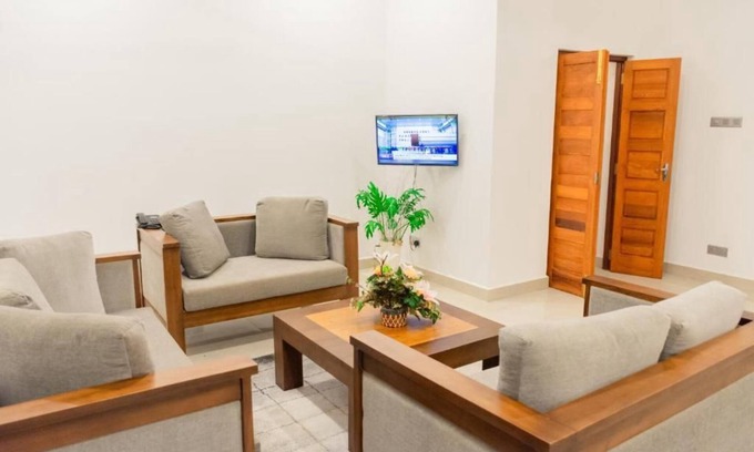 Ettukala Hotel | J leaf Hotel by Blue Bird