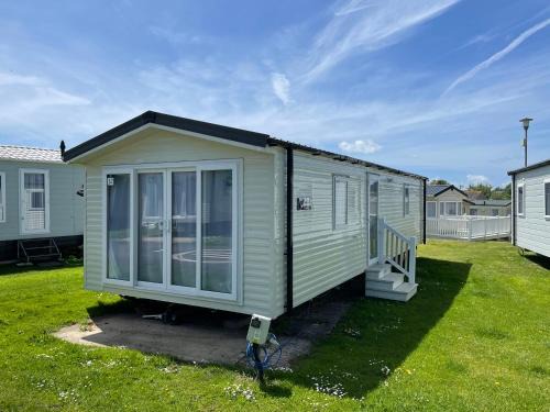 Sandown Cabina | J2 static caravan at Fairway Holiday Park