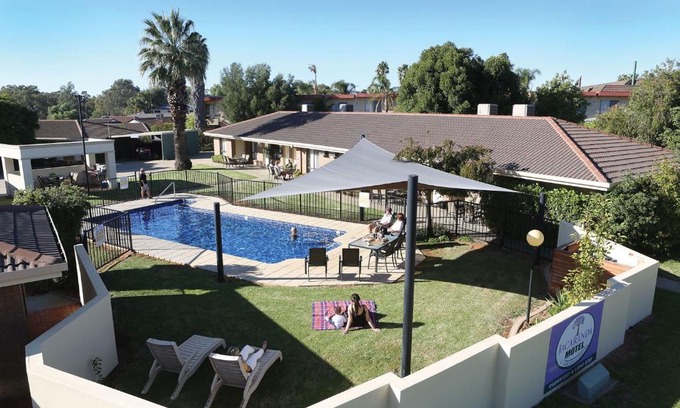Swan Hill Hotel | Jacaranda Holiday Units