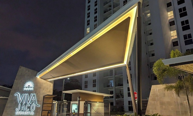 Barrio Santa Lucía Condominio | Jaco Beach, Viva Jaco, AC, HOT water, 3 Pools, BBQ, Gym, Co-Work, Games, Ranchos