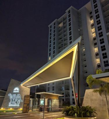 Barrio Santa Lucía Apartamento | Jaco Beach, Viva Jaco, AC, HOT water, 3 Pools, BBQ, Rancho, Office, Gym