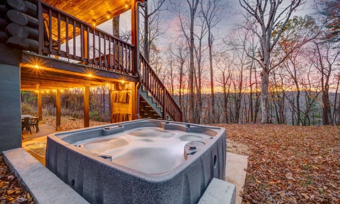 Lynchburg Apartamento | James River Cabin, Riverfront with Hot Tub and Views!