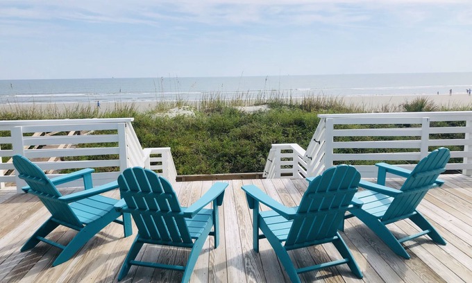 Folly Beach Casa | Come stay in this front beach original Folly cottage with“A Million Dollar View”
