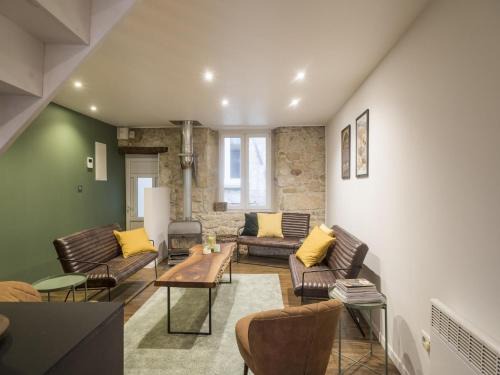 Dun-sur-Meuse Casa | Jane Austen Lake Retreat