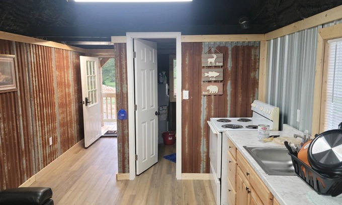 Jerusalem Cabina | JB's Cabin