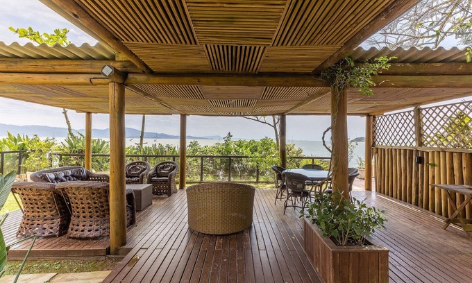 Jurere Apartamento | JBM Apto pé na areia com vista mar