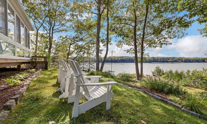 Sullivan Casa | JCR Taunton Bay Hideaway by RedAwning