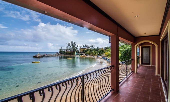 Runaway Bay Complejo | Jewel Paradise Cove Adult Beach Resort & Spa – All Inclusive