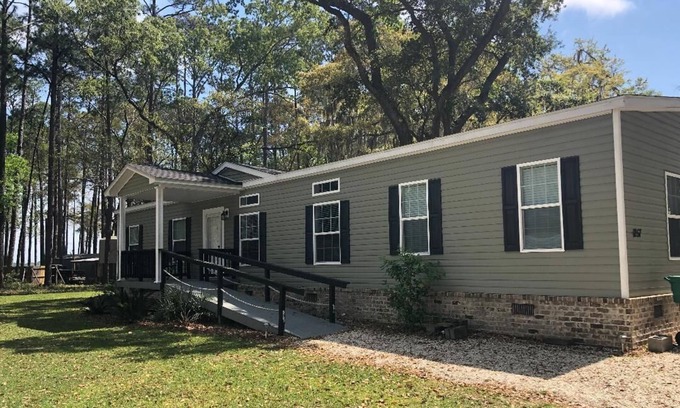 Shellman Bluff Casa | "Johnsons Coastal Retreat" in Shellman Bluff is a large 4 bedroom/ 2 bath home
