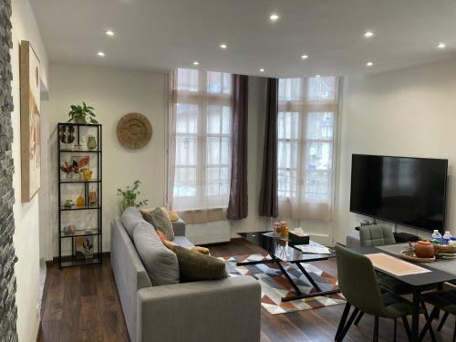 Sens Apartamento | Joli appart F2, les 3 croissants, centre ville