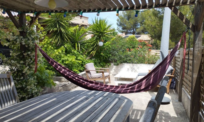 Ensues-la-Redonne Apartamento | Joli Appartement Avec Jardin sur la Côte Bleue