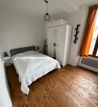 Bagneres-de-Bigorre Apartamento | Joli appartement proche centre ville, thermes, Aquensis