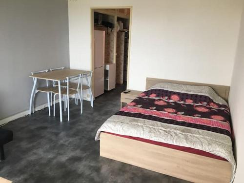 Montrichard Val de Cher Apartamento | Joli studio proche des châteaux et du parc de Beauval