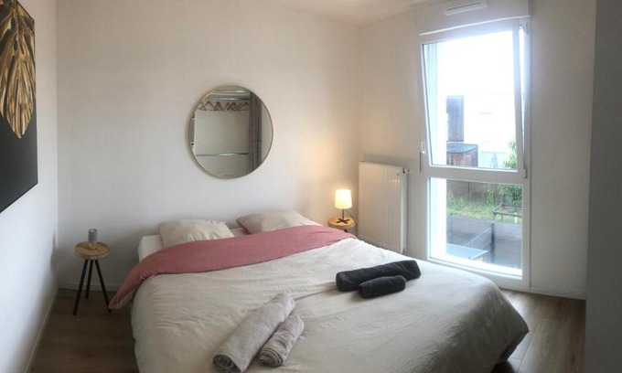 Lingolsheim Casa | Jolie chambre avec salle de bain partagée dans maison avec jardin