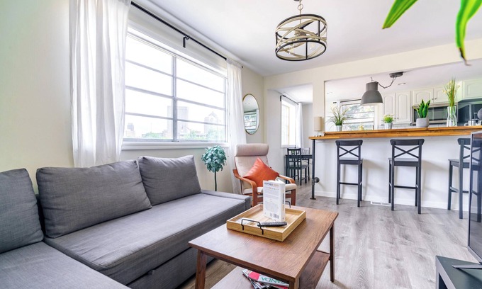 Victorian Village Casa | The Jungle Oasis