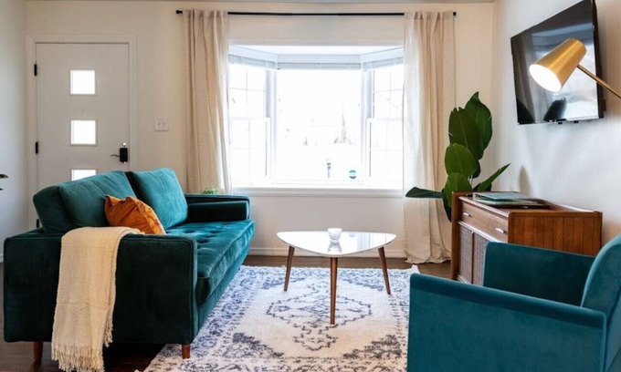 Westfield Apartamento | Juniper * Midcentury Modern 4BED Retreat Westfield