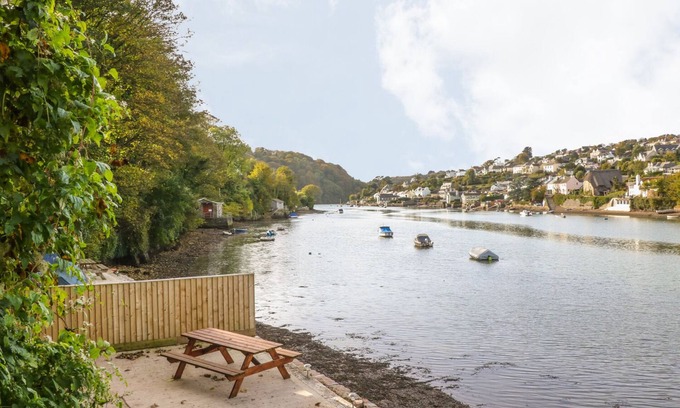 Noss Mayo Cabaña | Junket Cottage
