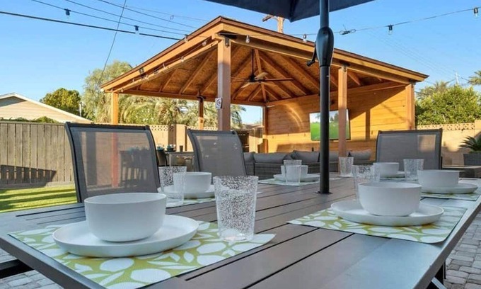 Scottsdale Highlands Casa | Just Listed! Old Town Paradise w/HTD* Pool & Spa!