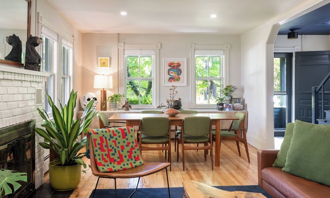 Woodstock Casa | Maple House: granja de diseño renovada con comodidades de lujo en el corazón del pueblo