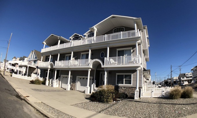 Townsend's Inlet Casa | ¡Justo al lado de Beach Block Spacious Town Home con fácil acceso a la playa!